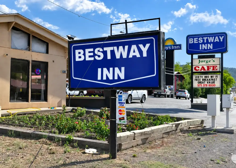 Bestway Inn roadside sign and entrance